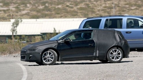 Het was alweer een tijd stil rond de nieuwe coup van Volkswagen, de Scirocco. Maar dat hij er gaat komen wordt nu toch wel duidelijk gemaakt. Volkswagen is er druk mee aan het testen.