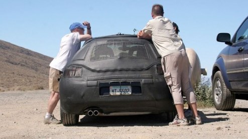 Het was alweer een tijd stil rond de nieuwe coup van Volkswagen, de Scirocco. Maar dat hij er gaat komen wordt nu toch wel duidelijk gemaakt. Volkswagen is er druk mee aan het testen.
