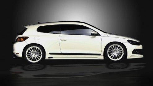 De nieuwe Scirocco staat nog niet koud bij de dealers of diverse tuners wagen zich er al aan de nieuwe sportieveling uit Wolfsburg naar eigen hand te zetten. JE Design pikt graag een graantje mee en p
