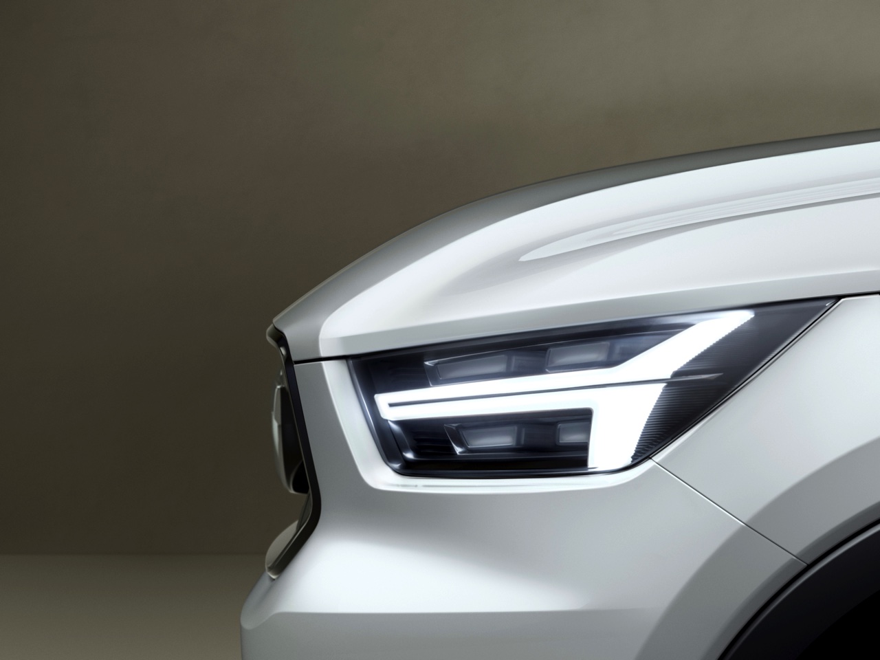 Volvo presenteert 40.1 en 40.2 Concept Cars als voorbode van de nieuwe 40 modelserie, met onder meer een S40, V40 en XC40.