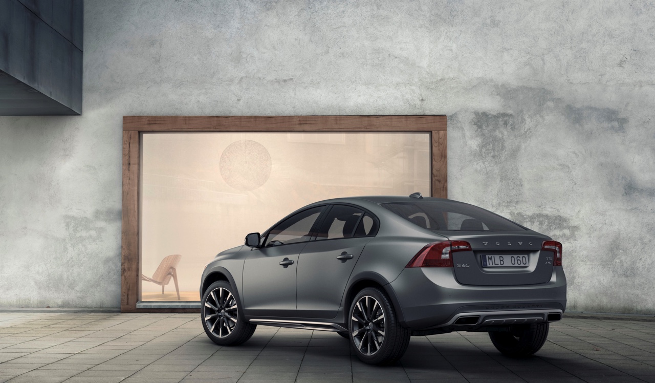 Volvo presenteert Volvo S60 Cross Country als primeur op de Detroit Auto Show 2015.