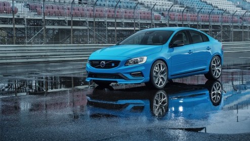 Ben je in de markt voor een S60 of V60 Polestar, dan kun je een aardige zak met geld achterlaten bij de dealer. Het topmodel is 20 mille duurder dan een T6 AWD. Daarvoor krijg je wel meer power en lux