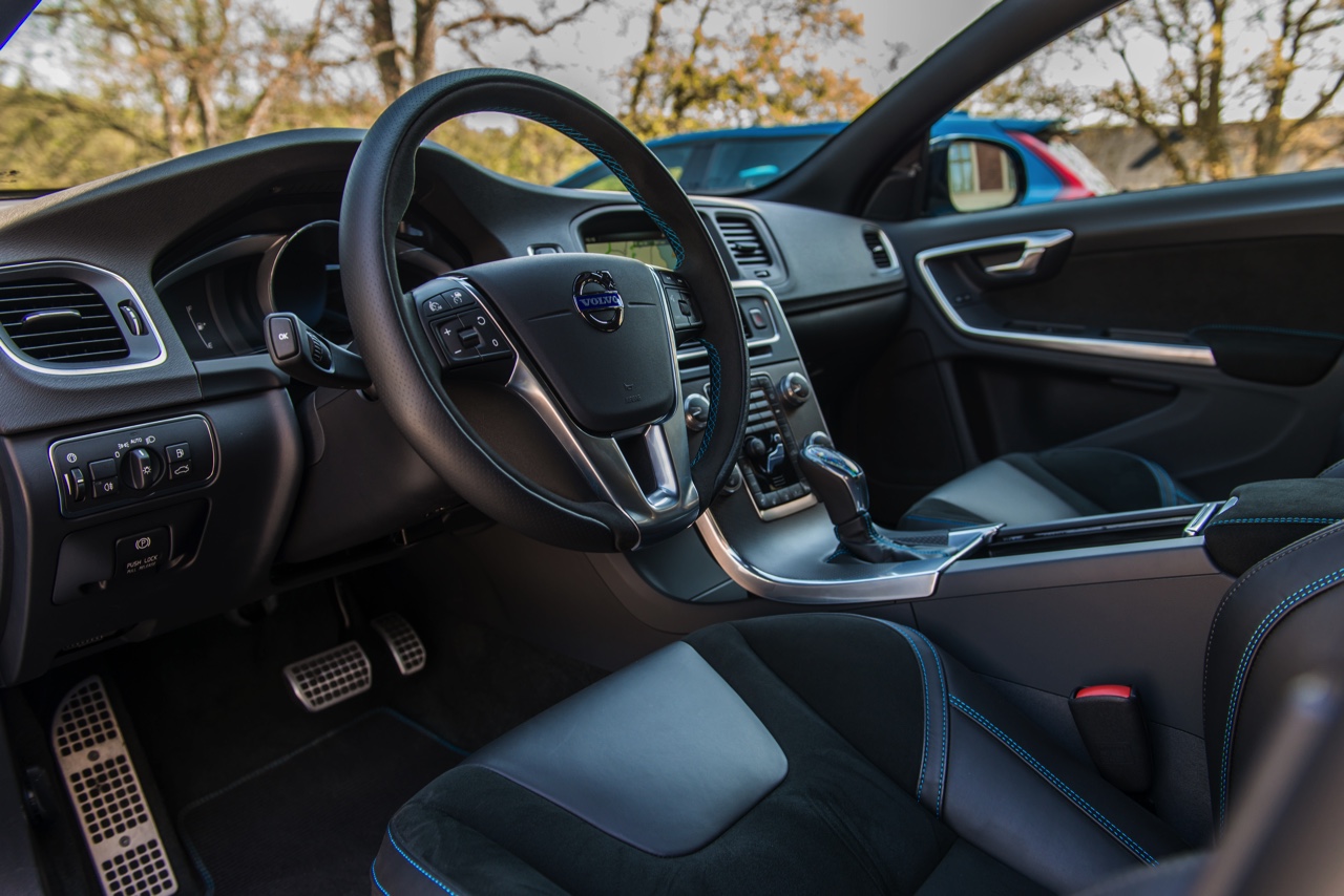 Volvo presenteert de nieuwe S60 en V60 Polestar met 2.0 liter viercilinder. Het 2017-model gaat aan de bak met 367 pk, minder gewicht en een achttrapsautomaat.