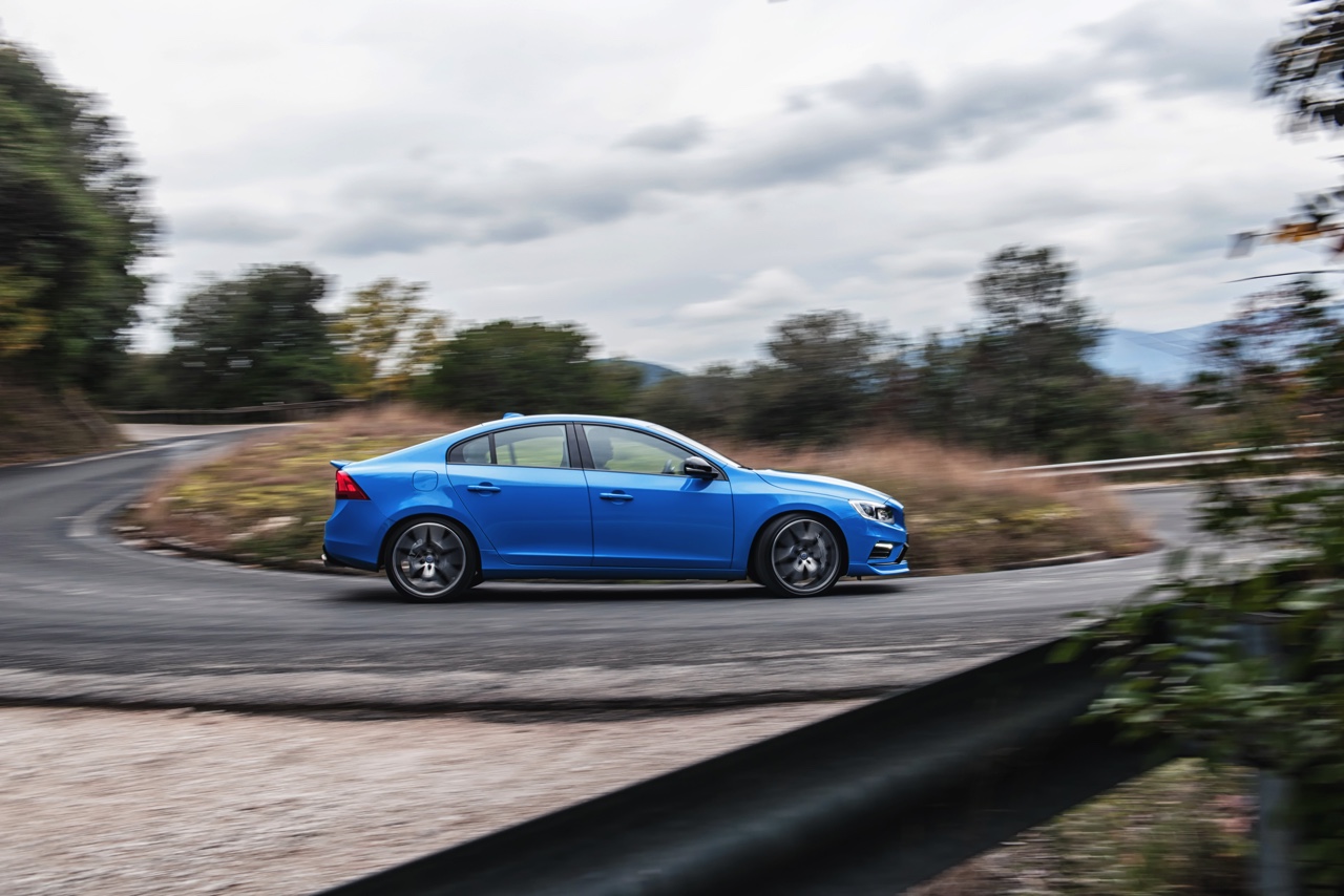 Volvo presenteert de nieuwe S60 en V60 Polestar met 2.0 liter viercilinder. Het 2017-model gaat aan de bak met 367 pk, minder gewicht en een achttrapsautomaat.