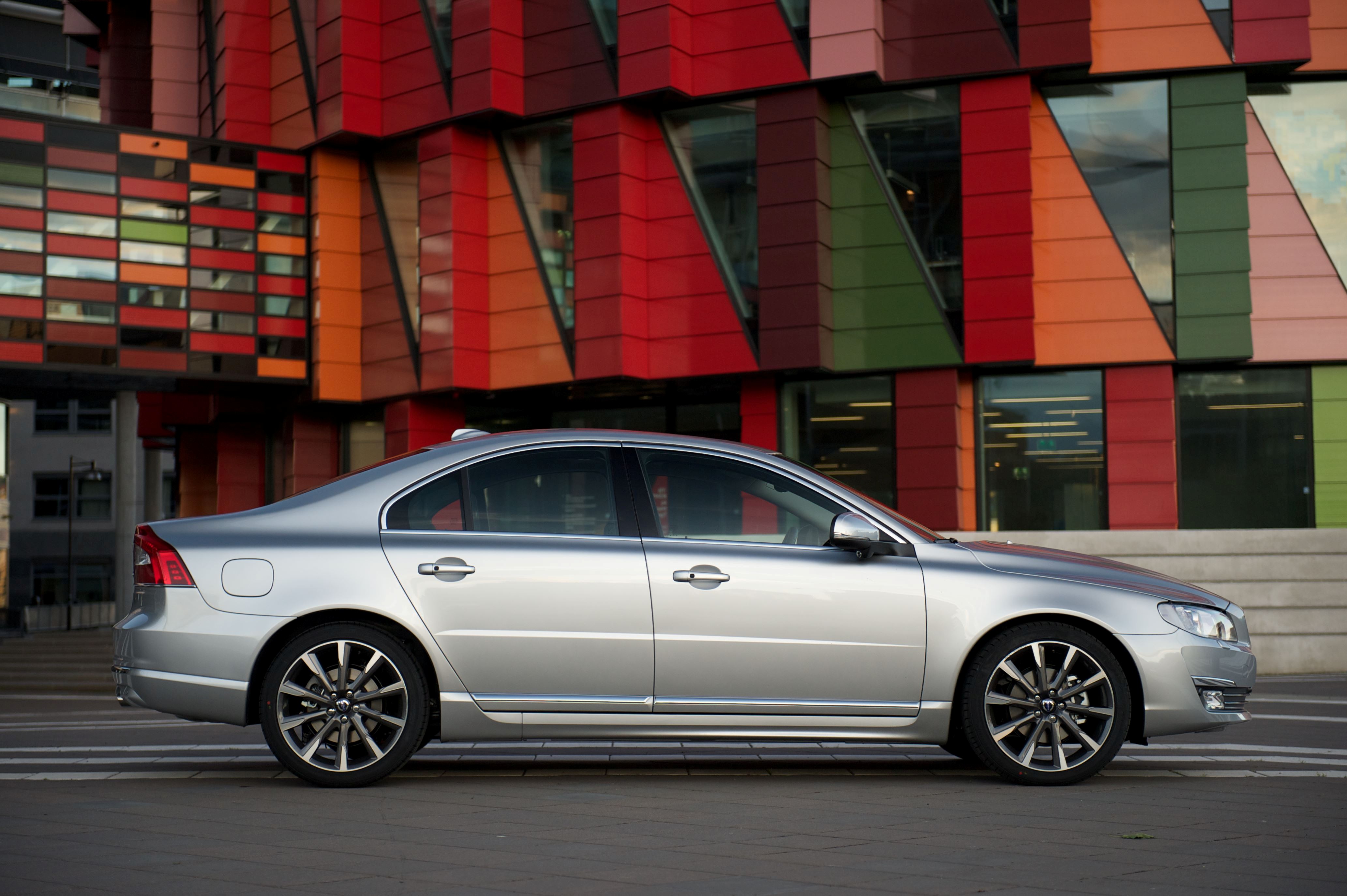 Volvo S80 modeljaar 2016 leverbaar met T5 of D4 dieselmotor in Momentum of Summum uitvoering. De diesel scoort 20% bijtelling.
