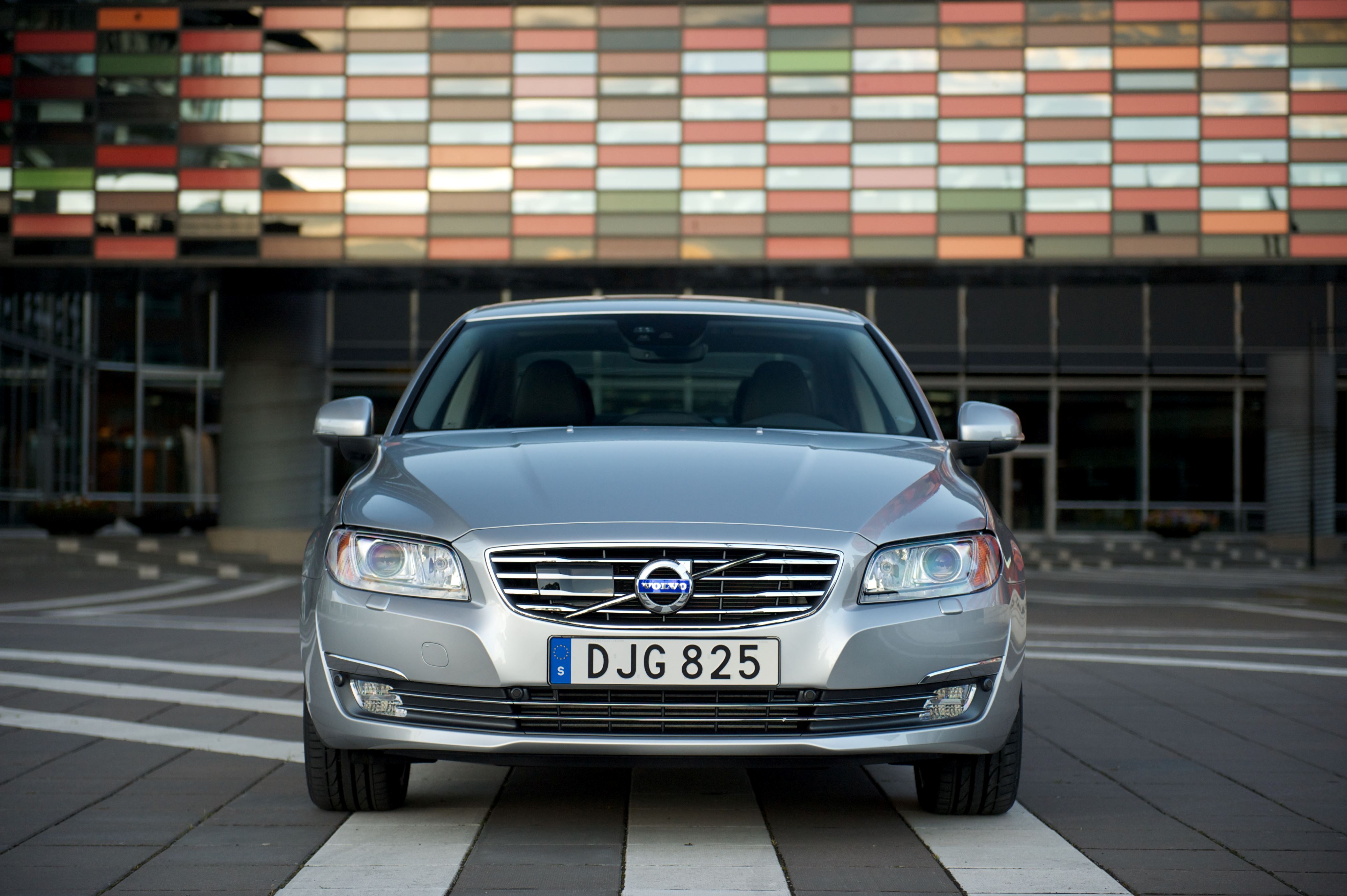 Volvo S80 modeljaar 2016 leverbaar met T5 of D4 dieselmotor in Momentum of Summum uitvoering. De diesel scoort 20% bijtelling.