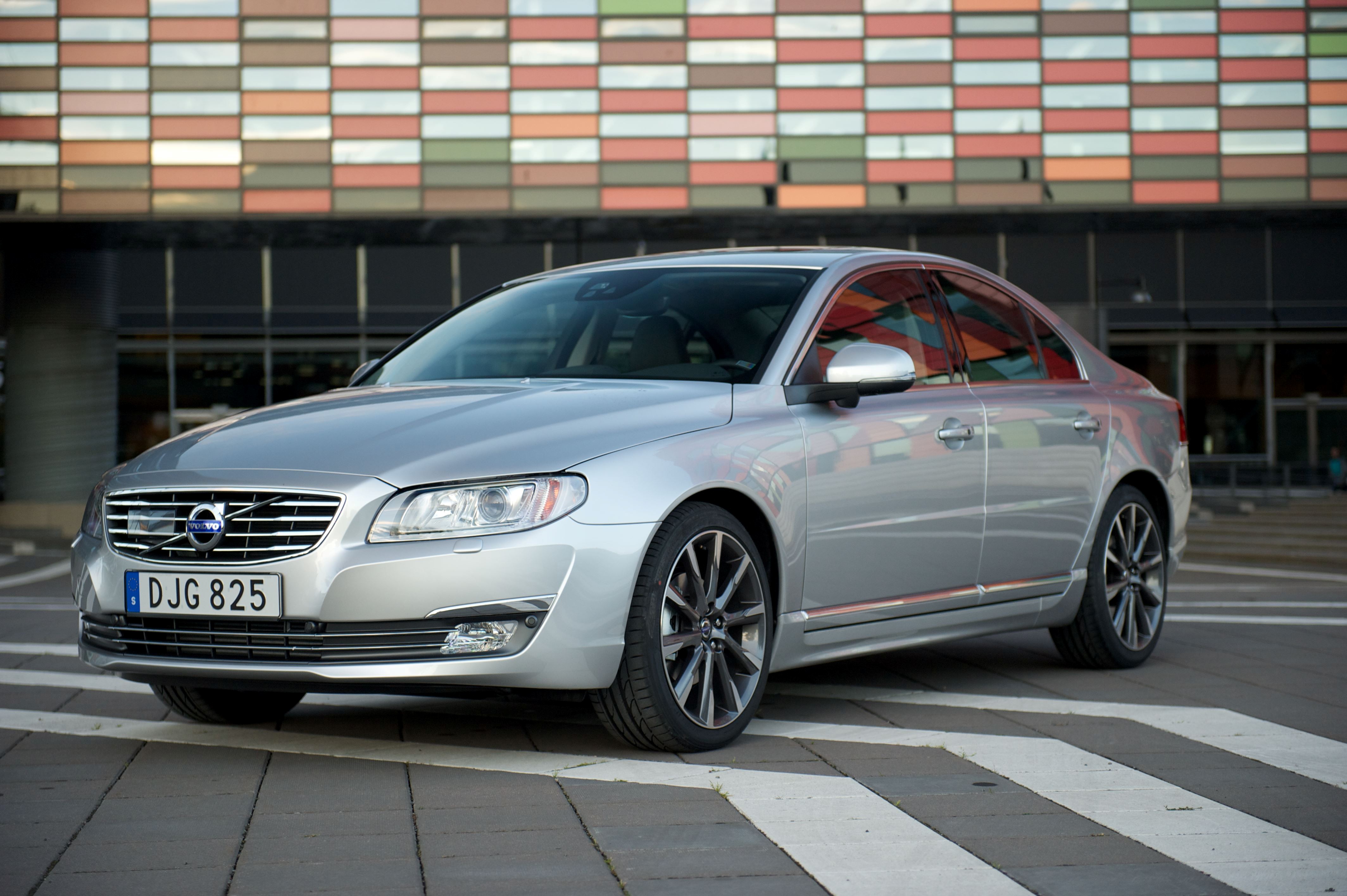 Volvo S80 modeljaar 2016 leverbaar met T5 of D4 dieselmotor in Momentum of Summum uitvoering. De diesel scoort 20% bijtelling.