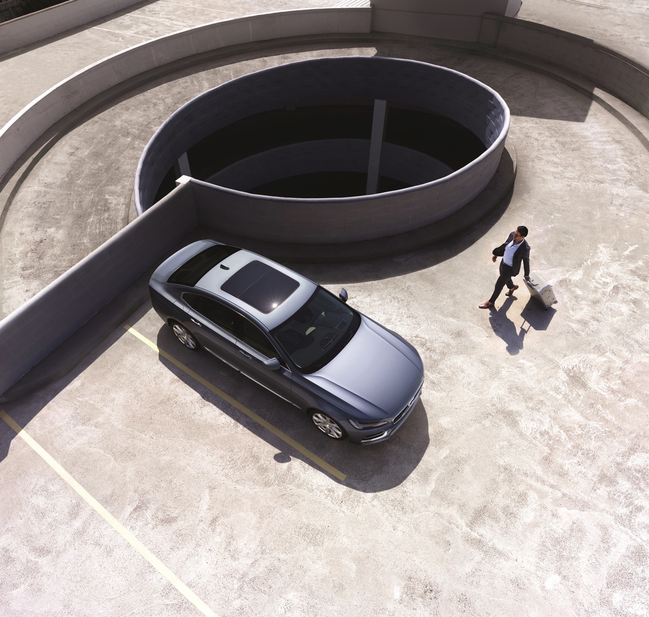 Volvo introduceert S90L en S90 Excellence. De S90 met extra wielbasis komt alleen in China op de markt, terwijl de S90 Excellence met Lounge Console ook naar Europa komt.