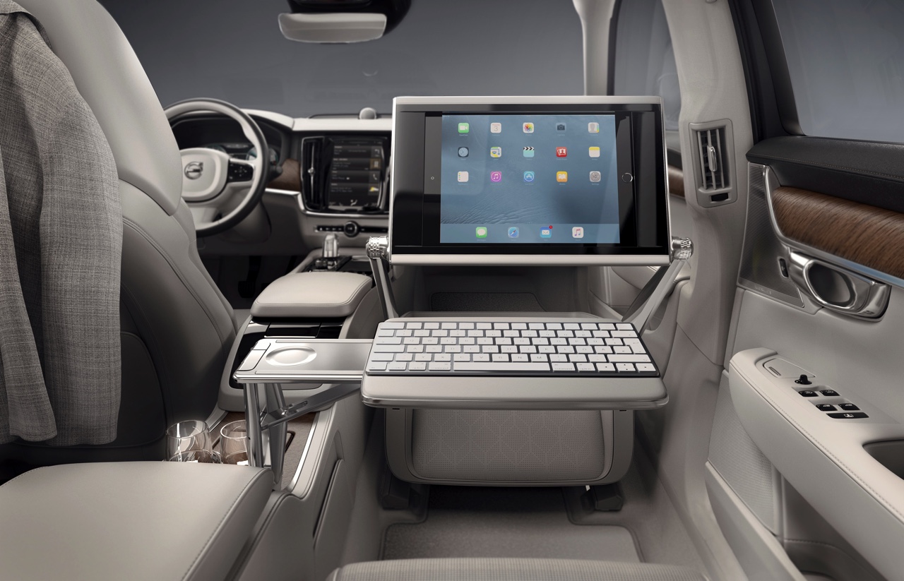 Volvo introduceert S90L en S90 Excellence. De S90 met extra wielbasis komt alleen in China op de markt, terwijl de S90 Excellence met Lounge Console ook naar Europa komt.