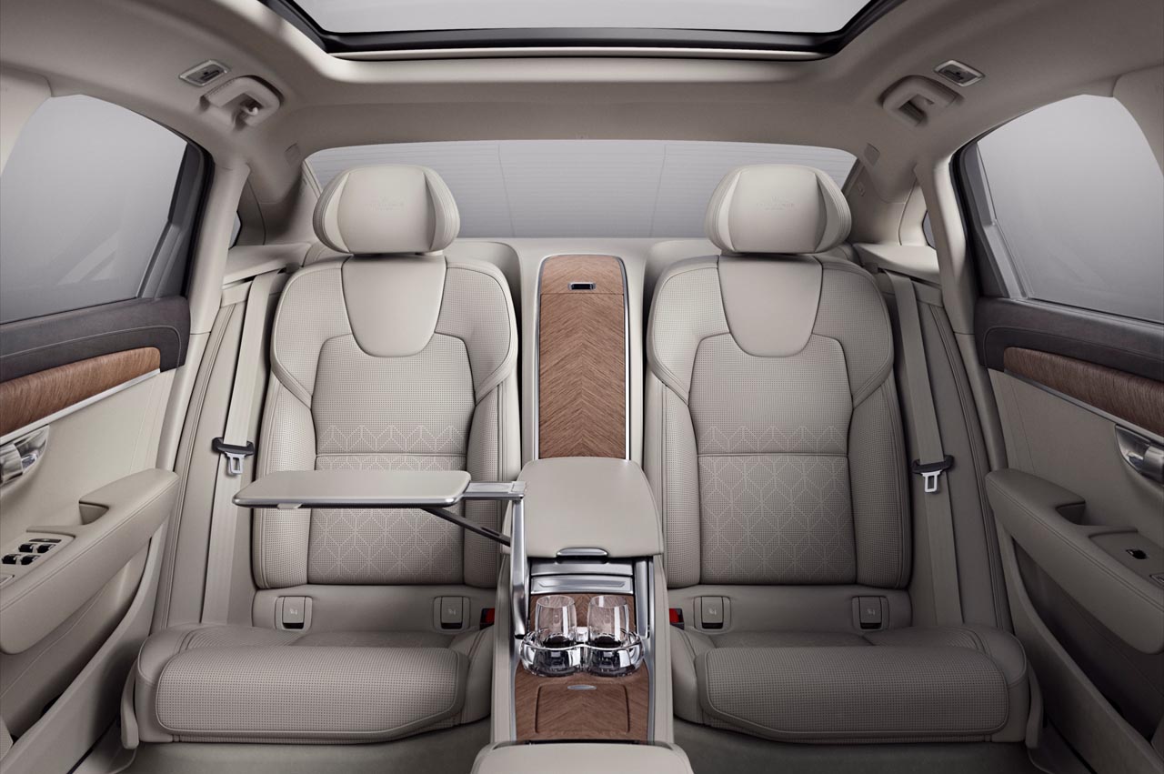 Volvo geeft een prijs aan de lange S90L Excellence.