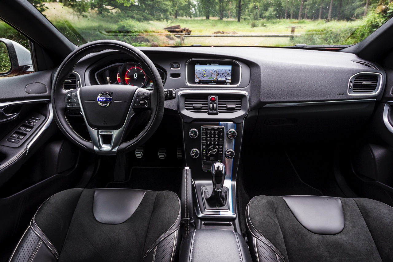 Autotest Volvo V40 D2 Sport, de nieuwe 2.0 liter DRIVE-E diesel met 120 pk en 280 Nm die de V40 in aanmerking laat komen voor 14% bijtelling.