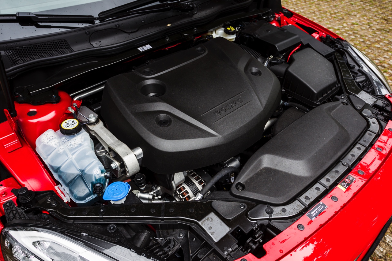 Autotest Volvo V40 D2 Sport, de nieuwe 2.0 liter DRIVE-E diesel met 120 pk en 280 Nm die de V40 in aanmerking laat komen voor 14% bijtelling.