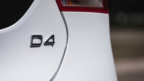 Autotest Volvo V40 D4. In deze rijtest van de V40 D4 Business lees je dat 14% bijtelling en 190 pk opperbest samen gaat. Volvo heeft de populaire leaseversie bovendien scherp netto geprijsd.