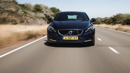 Autotest Volvo V40 D4. In deze rijtest van de V40 D4 Business lees je dat 14% bijtelling en 190 pk opperbest samen gaat. Volvo heeft de populaire leaseversie bovendien scherp netto geprijsd.