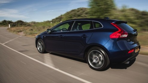 Autotest Volvo V40 D4. In deze rijtest van de V40 D4 Business lees je dat 14% bijtelling en 190 pk opperbest samen gaat. Volvo heeft de populaire leaseversie bovendien scherp netto geprijsd.