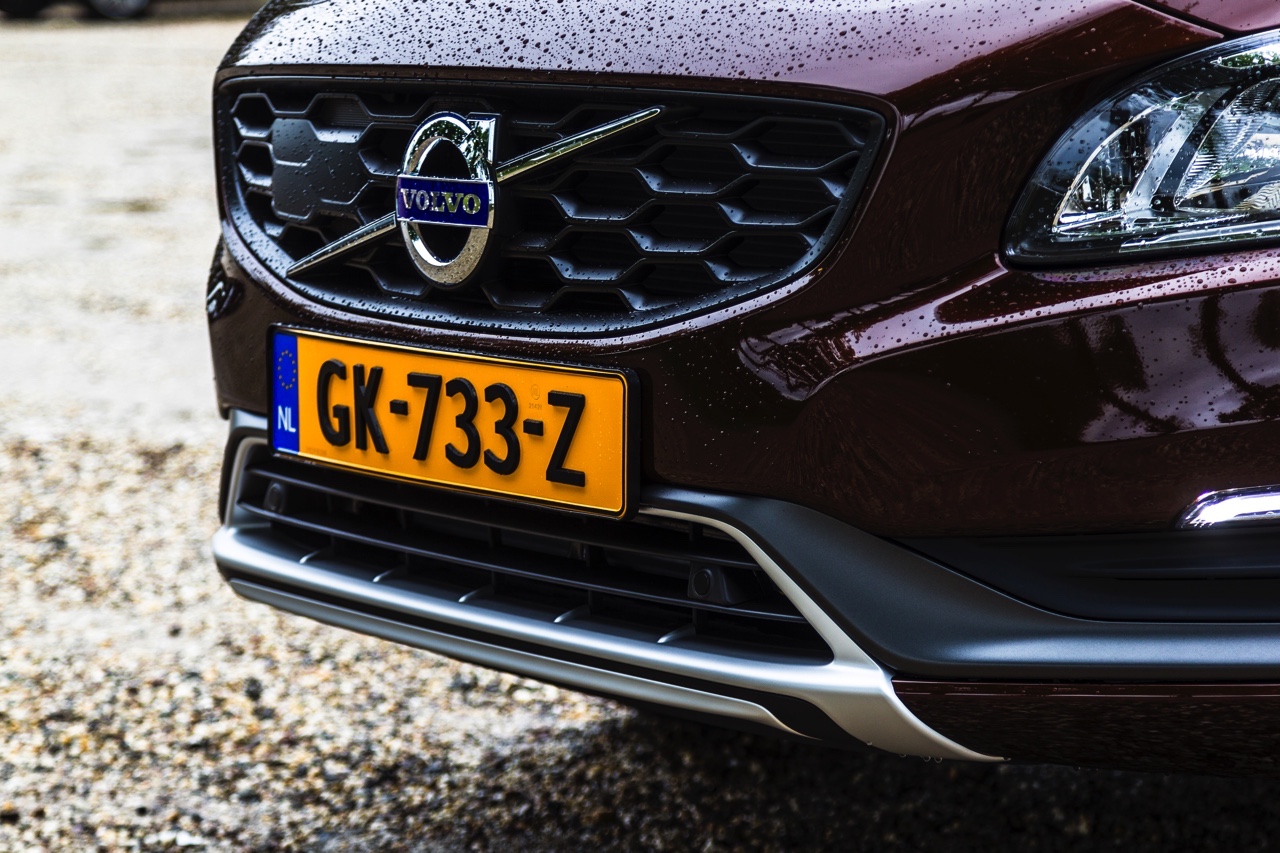 Autotest Volvo V60 Cross Country, de stoere V60 met extra bodemvrijheid en een offroad uitstraling waarbij de diesel van 20% bijtelling profiteert.