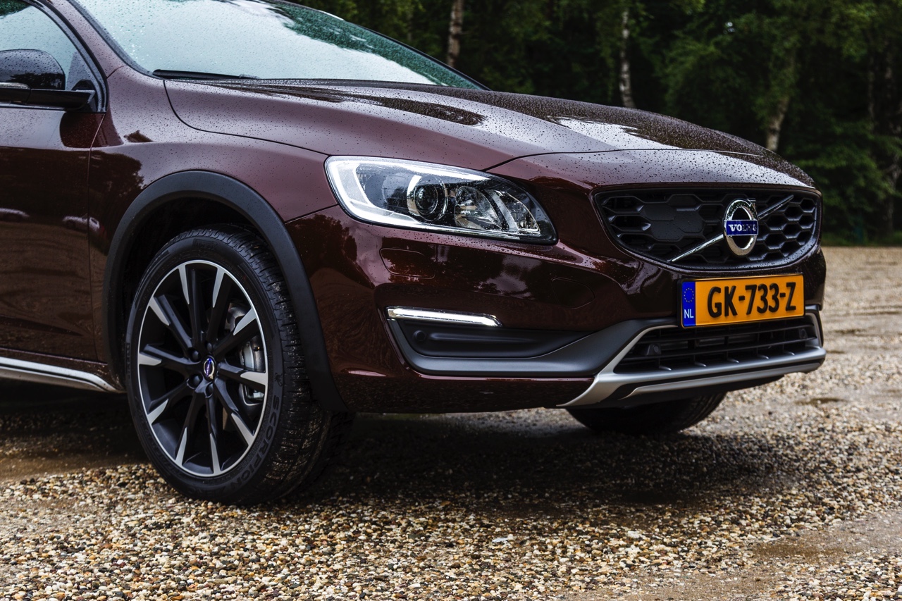 Autotest Volvo V60 Cross Country, de stoere V60 met extra bodemvrijheid en een offroad uitstraling waarbij de diesel van 20% bijtelling profiteert.