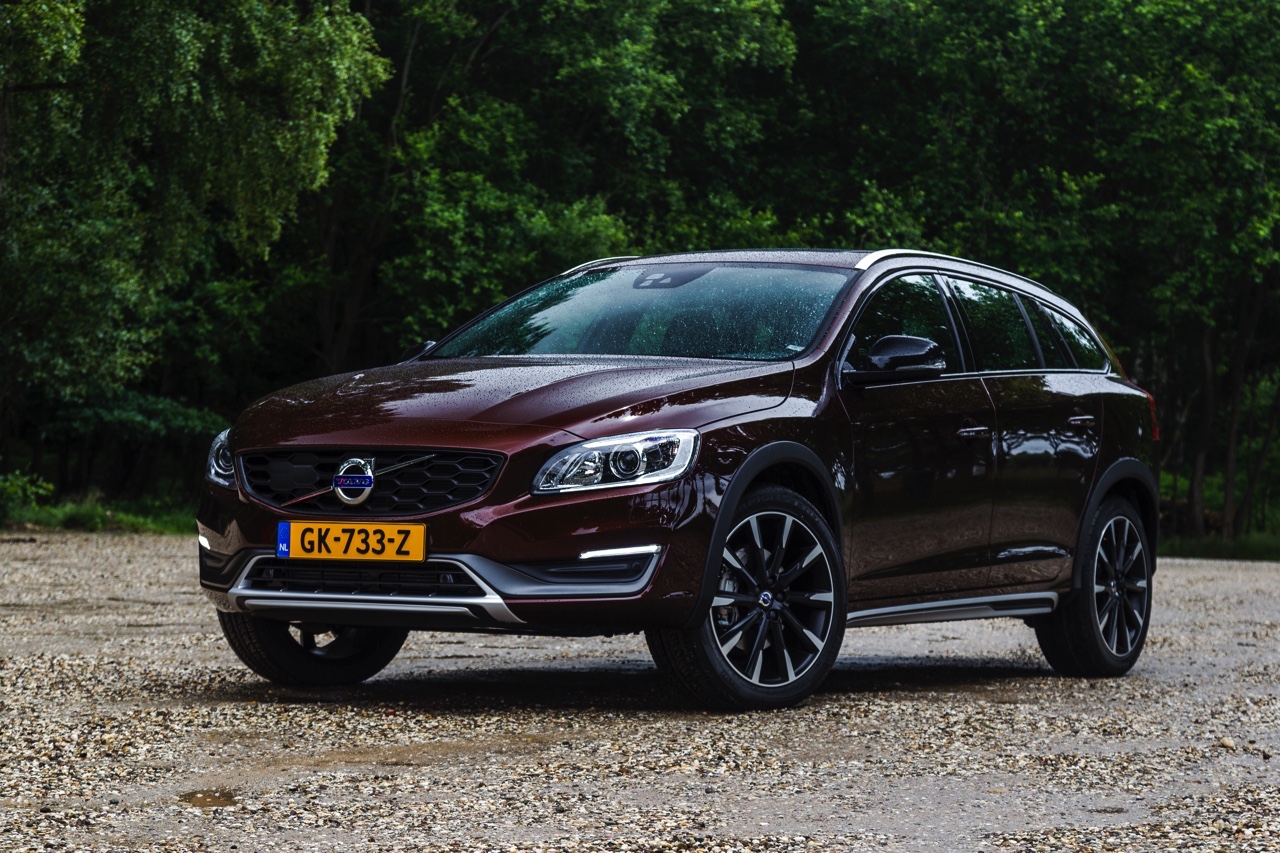 Autotest Volvo V60 Cross Country, de stoere V60 met extra bodemvrijheid en een offroad uitstraling waarbij de diesel van 20% bijtelling profiteert.