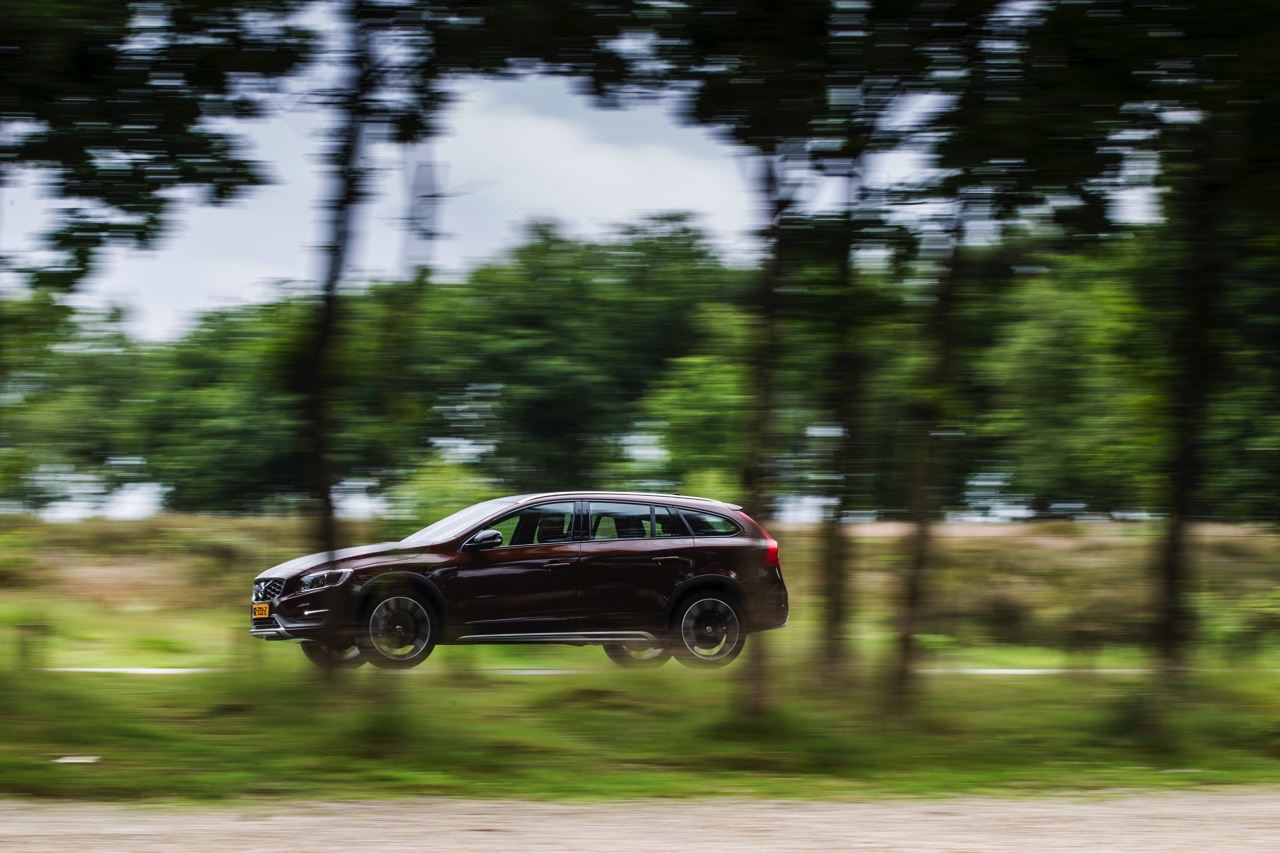 Autotest Volvo V60 Cross Country, de stoere V60 met extra bodemvrijheid en een offroad uitstraling waarbij de diesel van 20% bijtelling profiteert.