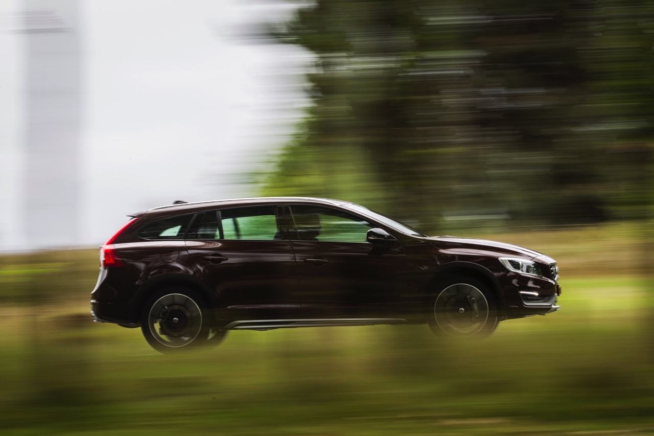 Autotest Volvo V60 Cross Country, de stoere V60 met extra bodemvrijheid en een offroad uitstraling waarbij de diesel van 20% bijtelling profiteert.
