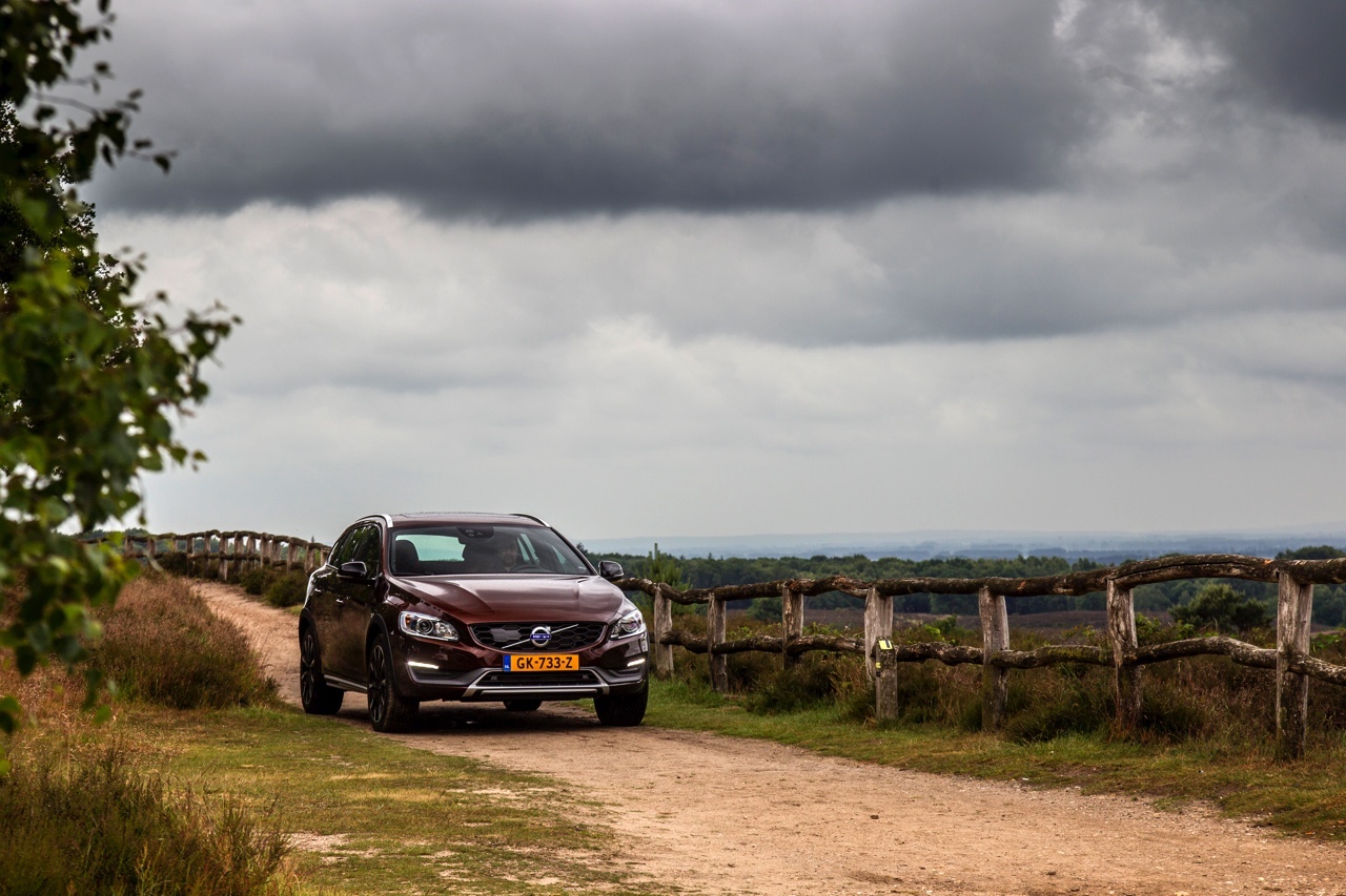 Autotest Volvo V60 Cross Country, de stoere V60 met extra bodemvrijheid en een offroad uitstraling waarbij de diesel van 20% bijtelling profiteert.