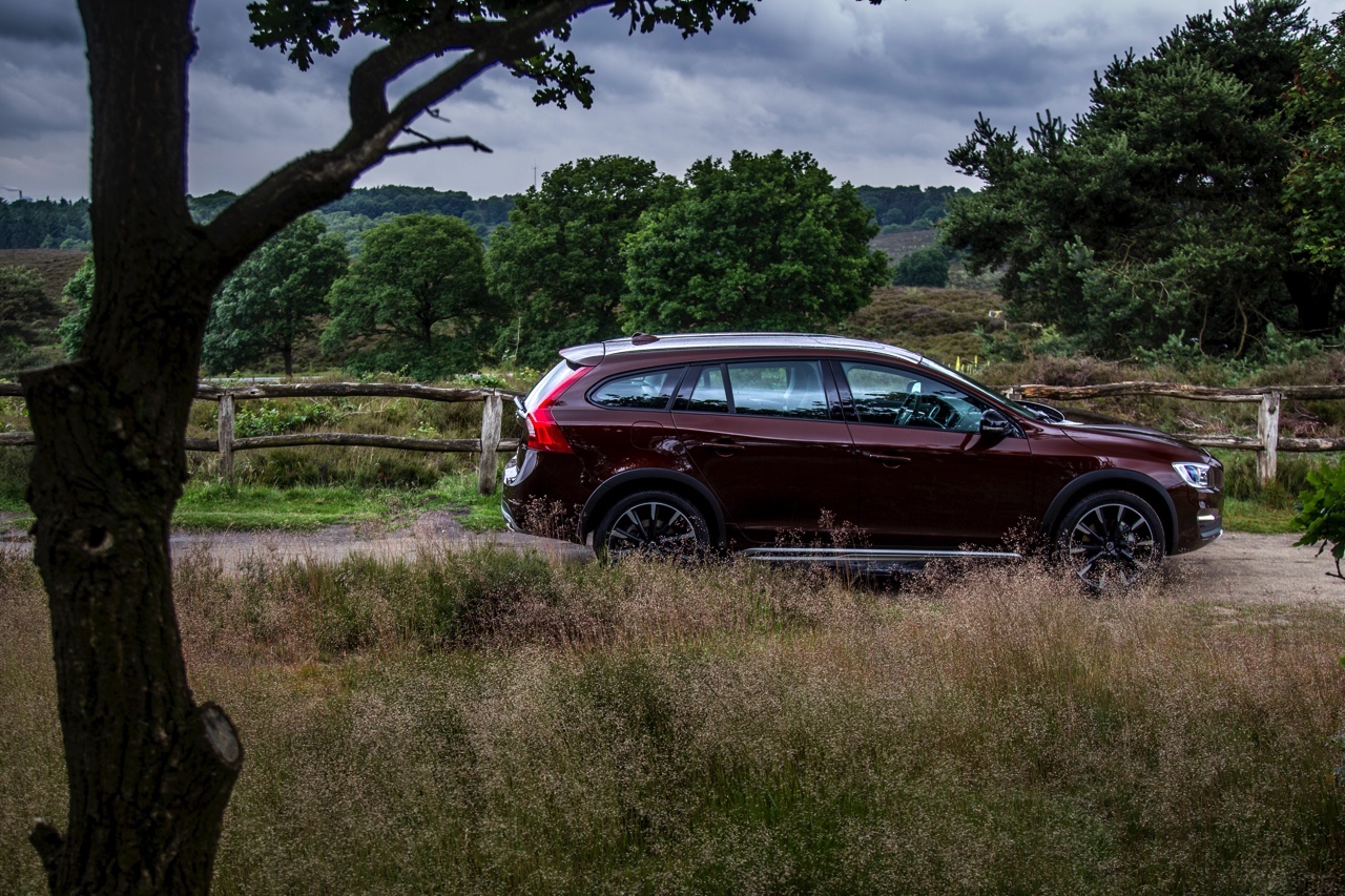 Autotest Volvo V60 Cross Country, de stoere V60 met extra bodemvrijheid en een offroad uitstraling waarbij de diesel van 20% bijtelling profiteert.