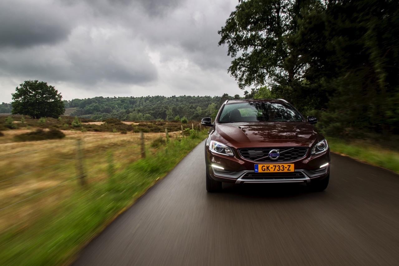 Autotest Volvo V60 Cross Country, de stoere V60 met extra bodemvrijheid en een offroad uitstraling waarbij de diesel van 20% bijtelling profiteert.