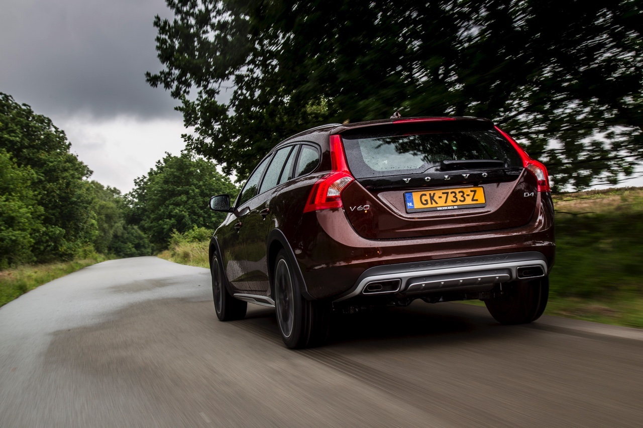 Autotest Volvo V60 Cross Country, de stoere V60 met extra bodemvrijheid en een offroad uitstraling waarbij de diesel van 20% bijtelling profiteert.