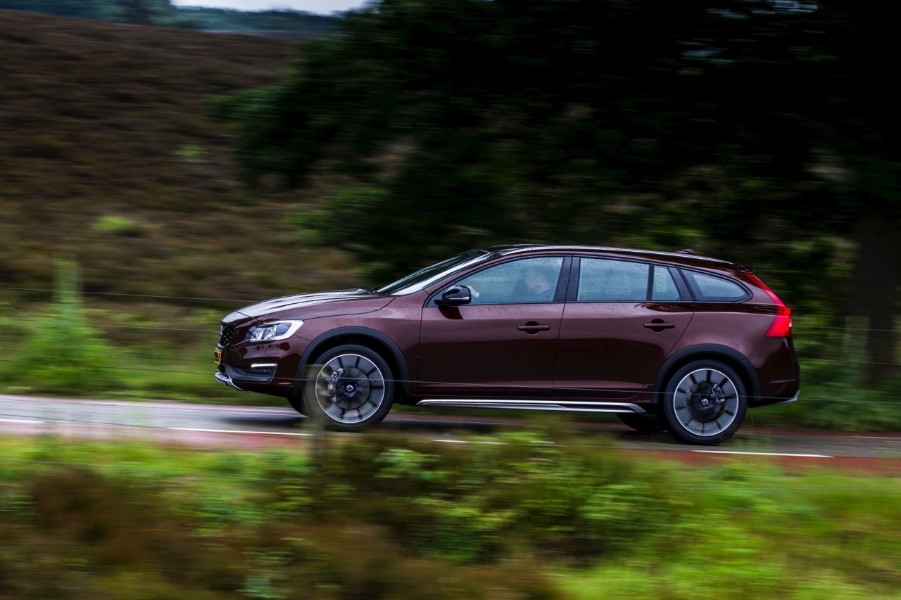 Autotest Volvo V60 Cross Country, de stoere V60 met extra bodemvrijheid en een offroad uitstraling waarbij de diesel van 20% bijtelling profiteert.