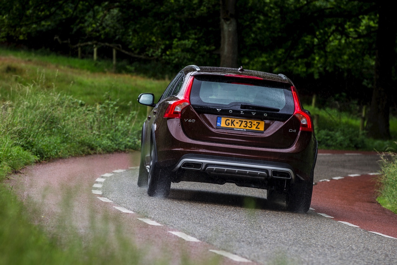 Autotest Volvo V60 Cross Country, de stoere V60 met extra bodemvrijheid en een offroad uitstraling waarbij de diesel van 20% bijtelling profiteert.