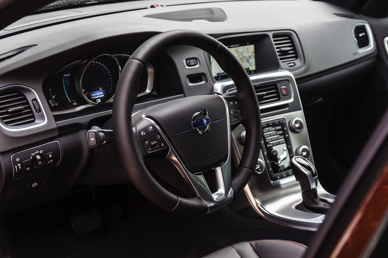 Autotest Volvo V60 Cross Country, de stoere V60 met extra bodemvrijheid en een offroad uitstraling waarbij de diesel van 20% bijtelling profiteert.