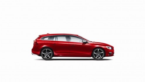 Volvo V60 Plug-in Hybrid nu vanaf 59.995 euro als Momentum. Liefhebbers kunnen de plug-in hybride van Volvo ook in modeljaar 2015 als R-Design bestellen.