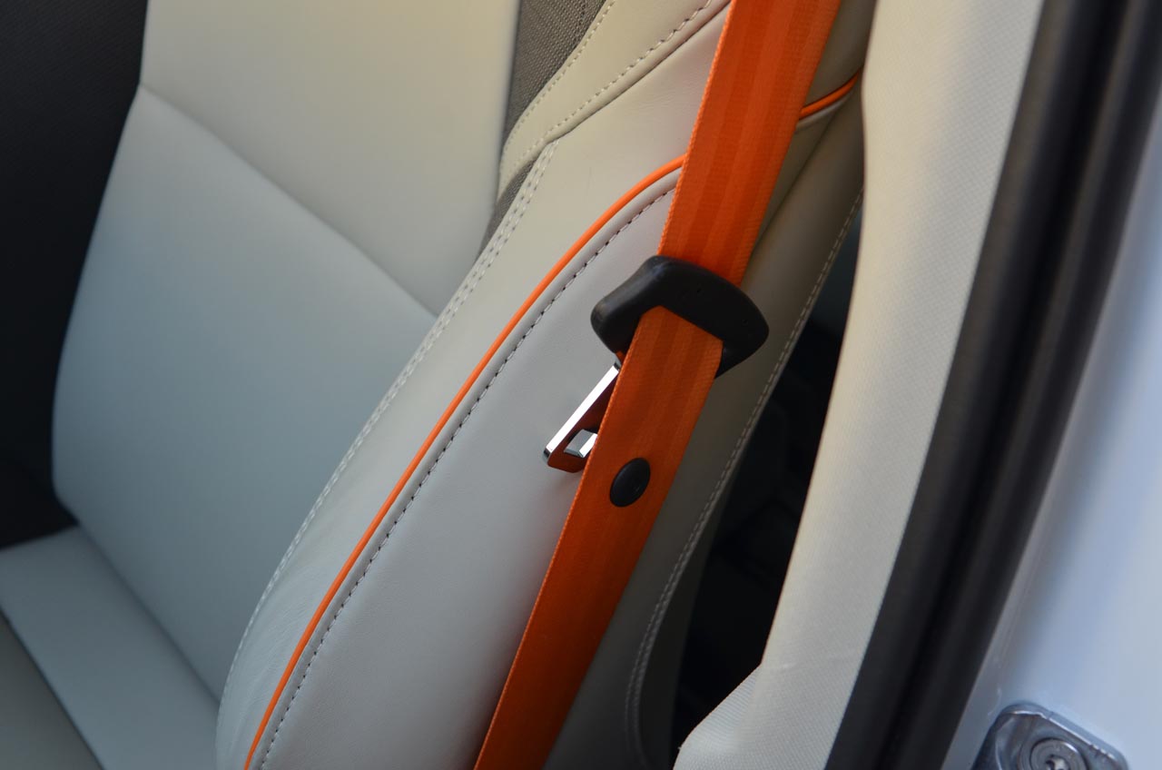 Volvo kleedt de speciale Volvo Ocean Race editie van de V90 Cross Country bijzonder aan.