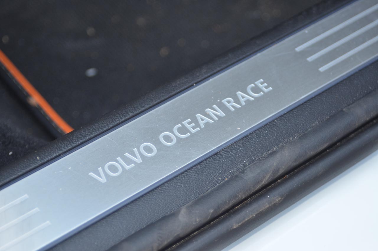 Volvo kleedt de speciale Volvo Ocean Race editie van de V90 Cross Country bijzonder aan.