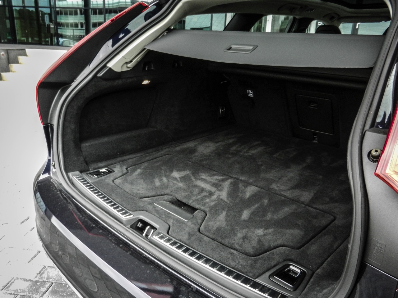 Autotest Volvo V90 D4 Inscription Geartronic, de Zweedse Estate met veel ruimte en comfort loopt over van verfijning en rust. Is hij klaar voor de Duitsers?