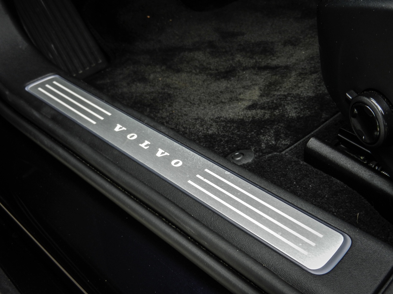 Autotest Volvo V90 D4 Inscription Geartronic, de Zweedse Estate met veel ruimte en comfort loopt over van verfijning en rust. Is hij klaar voor de Duitsers?