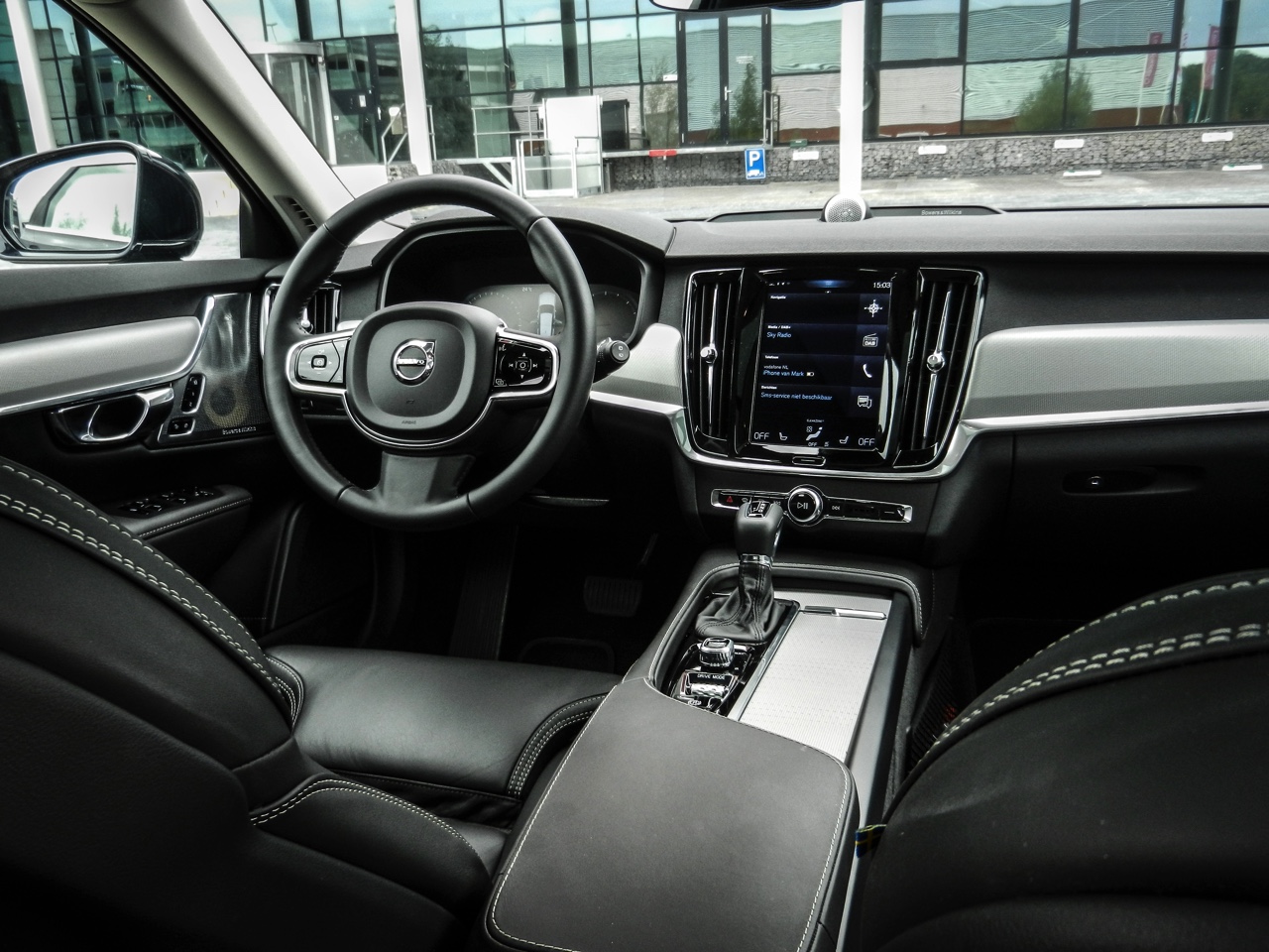 Autotest Volvo V90 D4 Inscription Geartronic, de Zweedse Estate met veel ruimte en comfort loopt over van verfijning en rust. Is hij klaar voor de Duitsers?