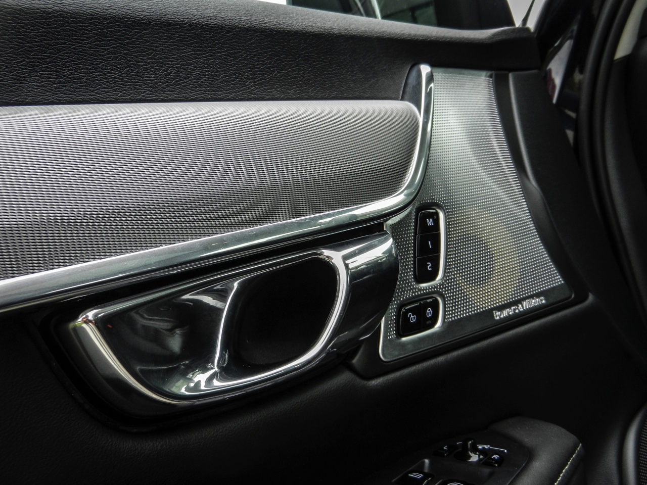 Autotest Volvo V90 D4 Inscription Geartronic, de Zweedse Estate met veel ruimte en comfort loopt over van verfijning en rust. Is hij klaar voor de Duitsers?
