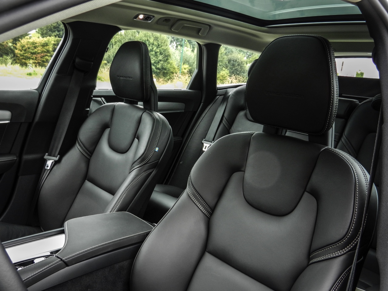 Autotest Volvo V90 D4 Inscription Geartronic, de Zweedse Estate met veel ruimte en comfort loopt over van verfijning en rust. Is hij klaar voor de Duitsers?