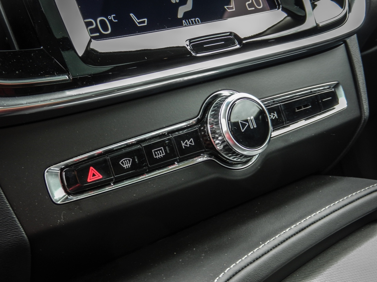 Autotest Volvo V90 D4 Inscription Geartronic, de Zweedse Estate met veel ruimte en comfort loopt over van verfijning en rust. Is hij klaar voor de Duitsers?