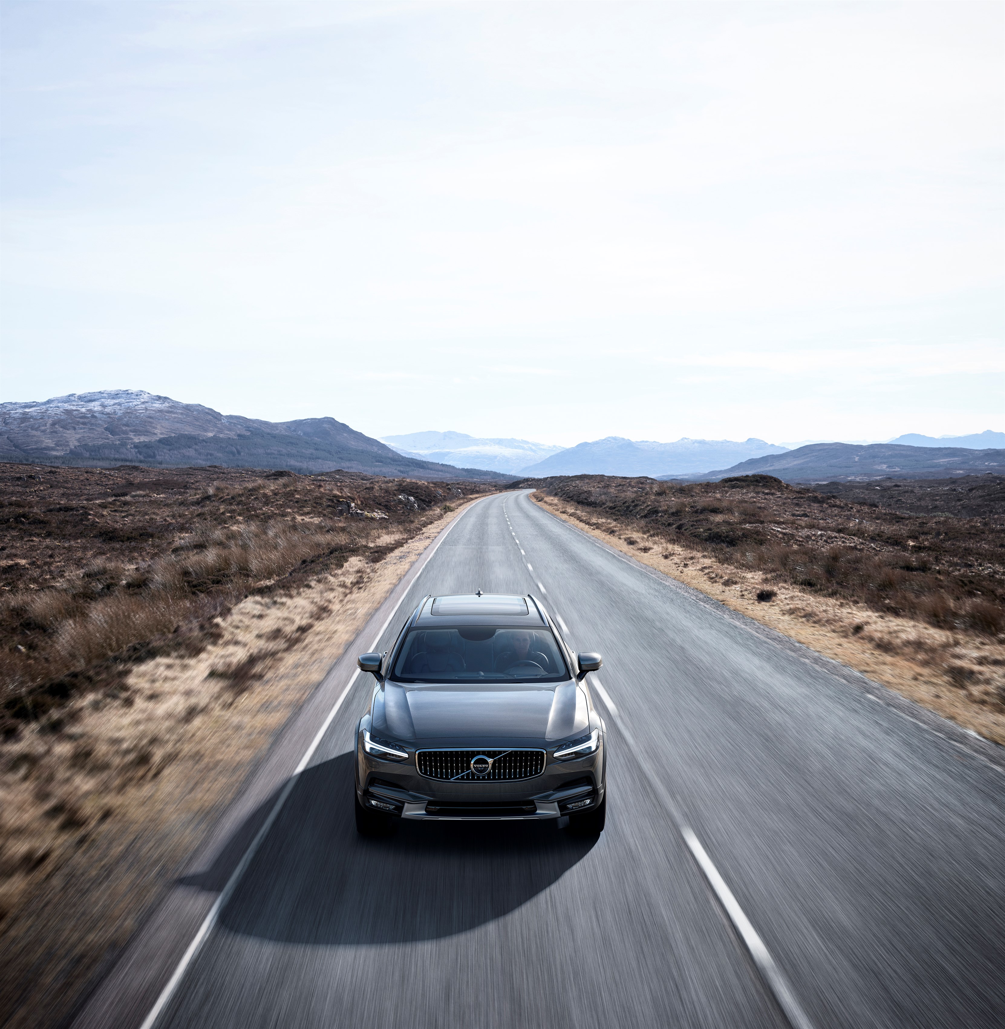 De Volvo V90 Cross Country is onderweg. Nu zijn er ook officile beelden en een video.