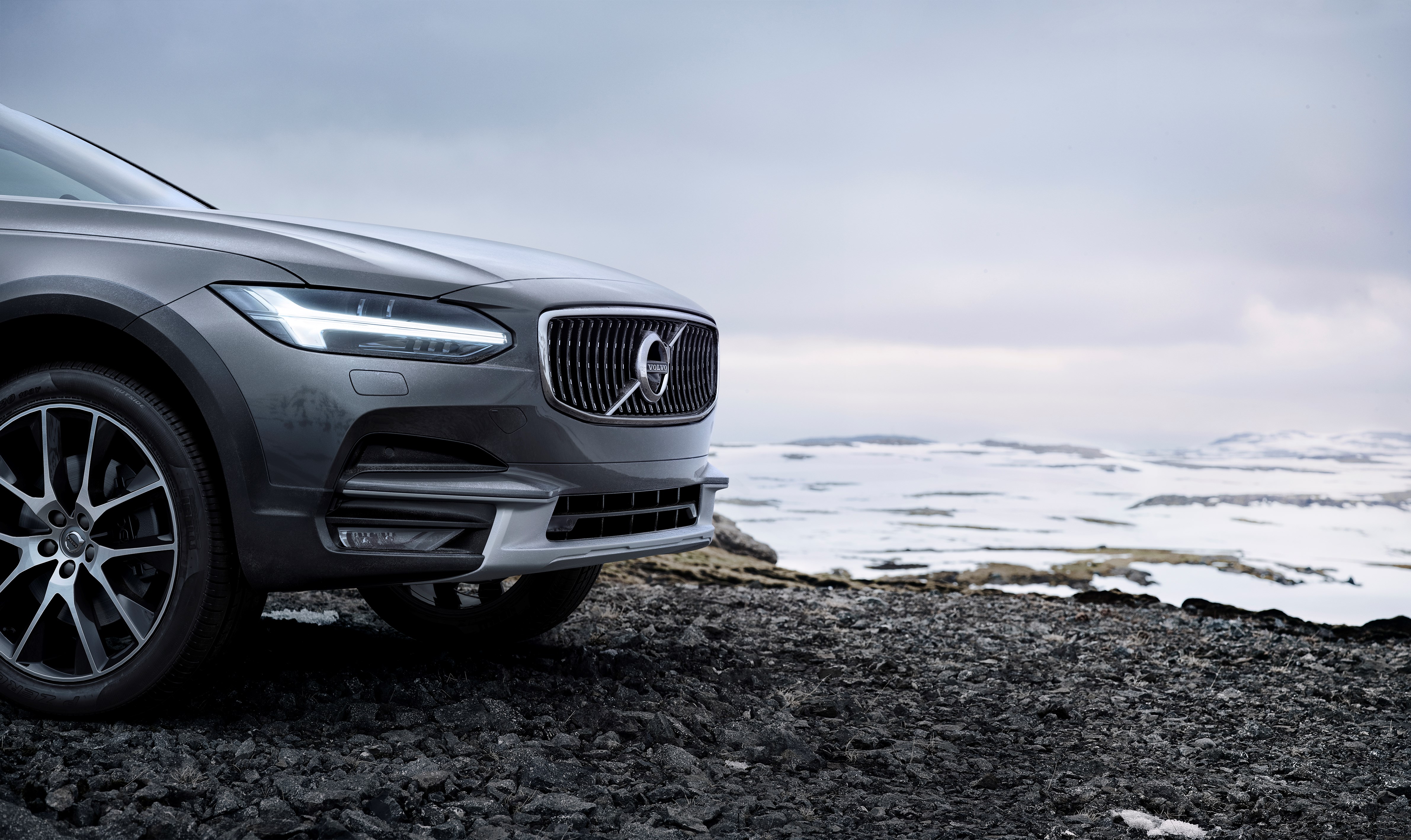De Volvo V90 Cross Country is onderweg. Nu zijn er ook officile beelden en een video.