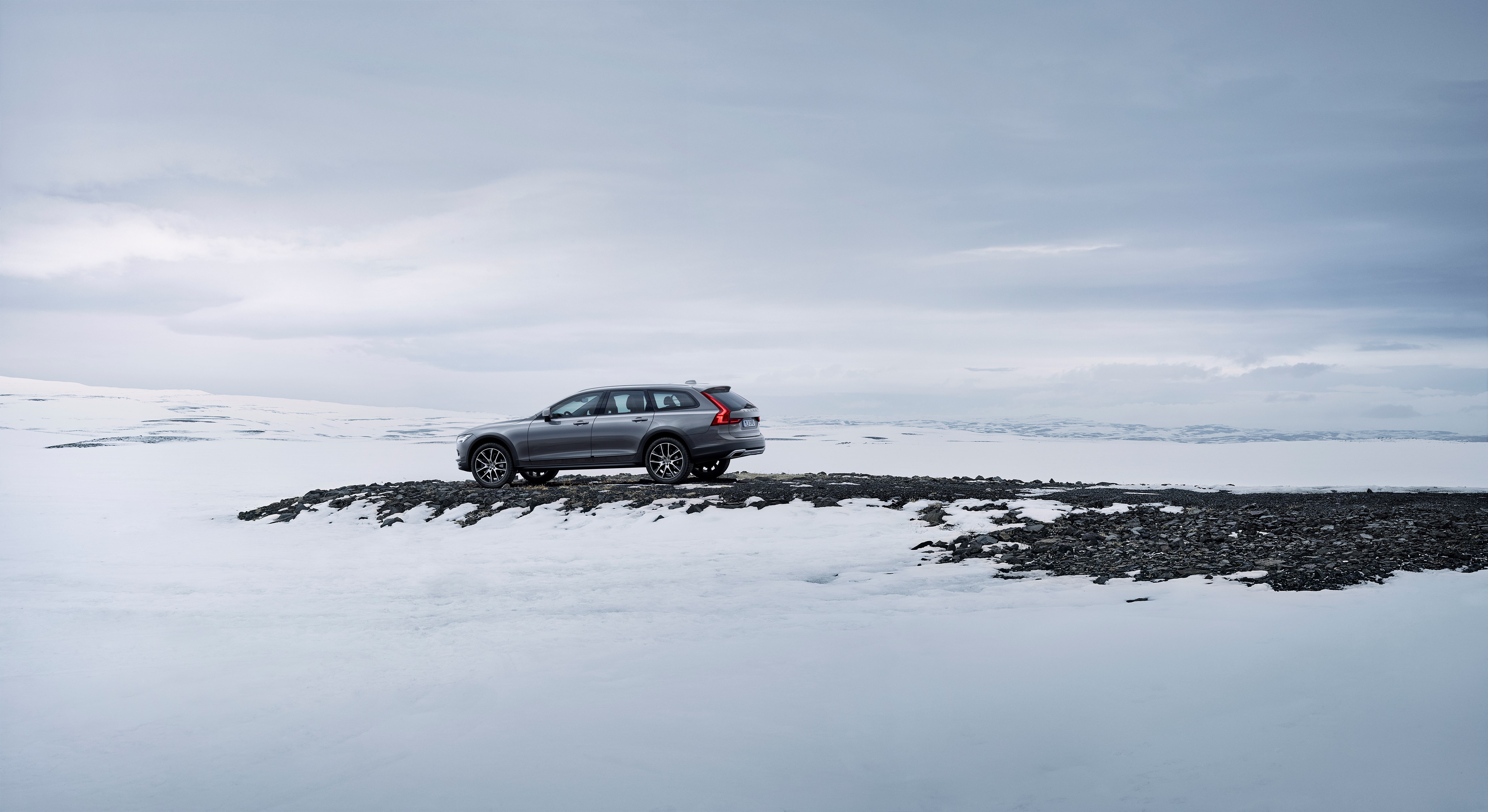 De Volvo V90 Cross Country is onderweg. Nu zijn er ook officile beelden en een video.
