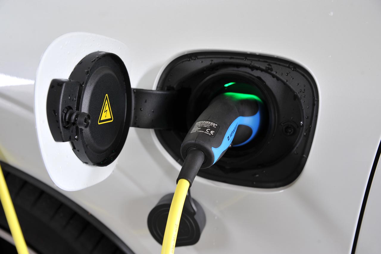 Volvo biedt met de nieuwe XC60 dezelfde voorzieningen als de grote XC90. De topversie is de T8 die met zijn benzine/elektrische aandrijflijn ook volledig elektrisch kan rijden.