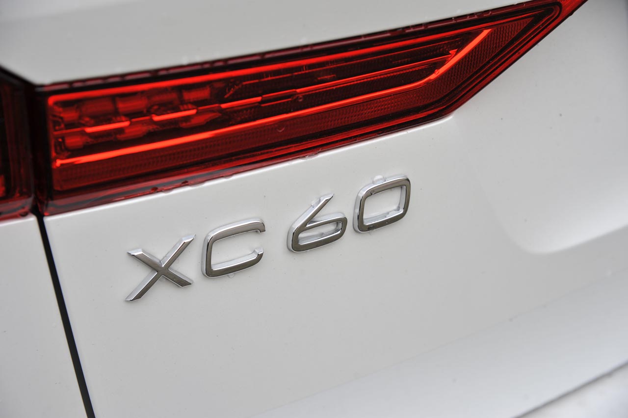Volvo biedt met de nieuwe XC60 dezelfde voorzieningen als de grote XC90. De topversie is de T8 die met zijn benzine/elektrische aandrijflijn ook volledig elektrisch kan rijden.