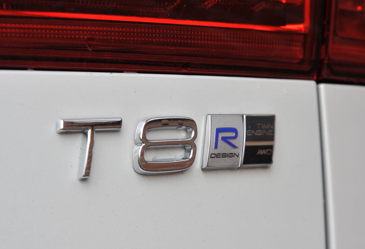 Volvo biedt met de nieuwe XC60 dezelfde voorzieningen als de grote XC90. De topversie is de T8 die met zijn benzine/elektrische aandrijflijn ook volledig elektrisch kan rijden.