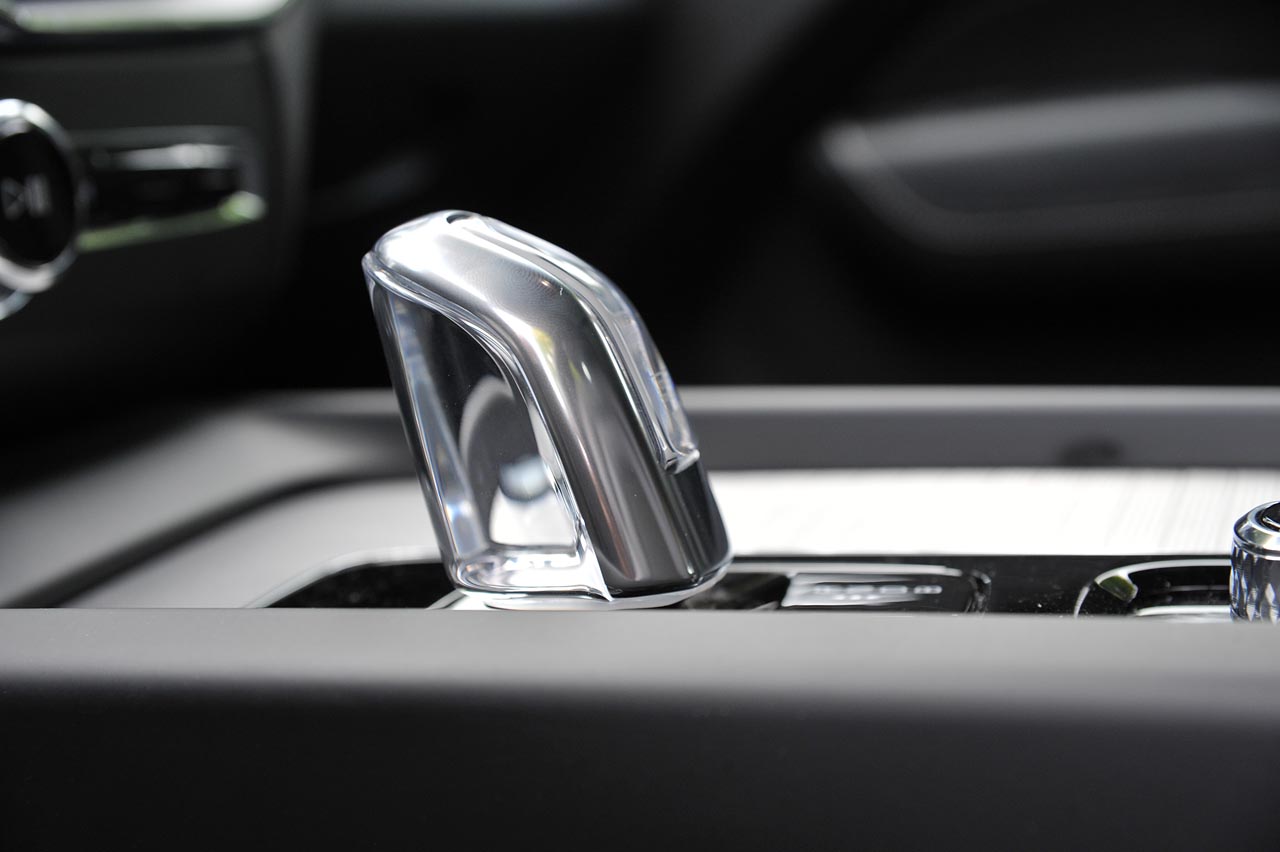 Volvo biedt met de nieuwe XC60 dezelfde voorzieningen als de grote XC90. De topversie is de T8 die met zijn benzine/elektrische aandrijflijn ook volledig elektrisch kan rijden.