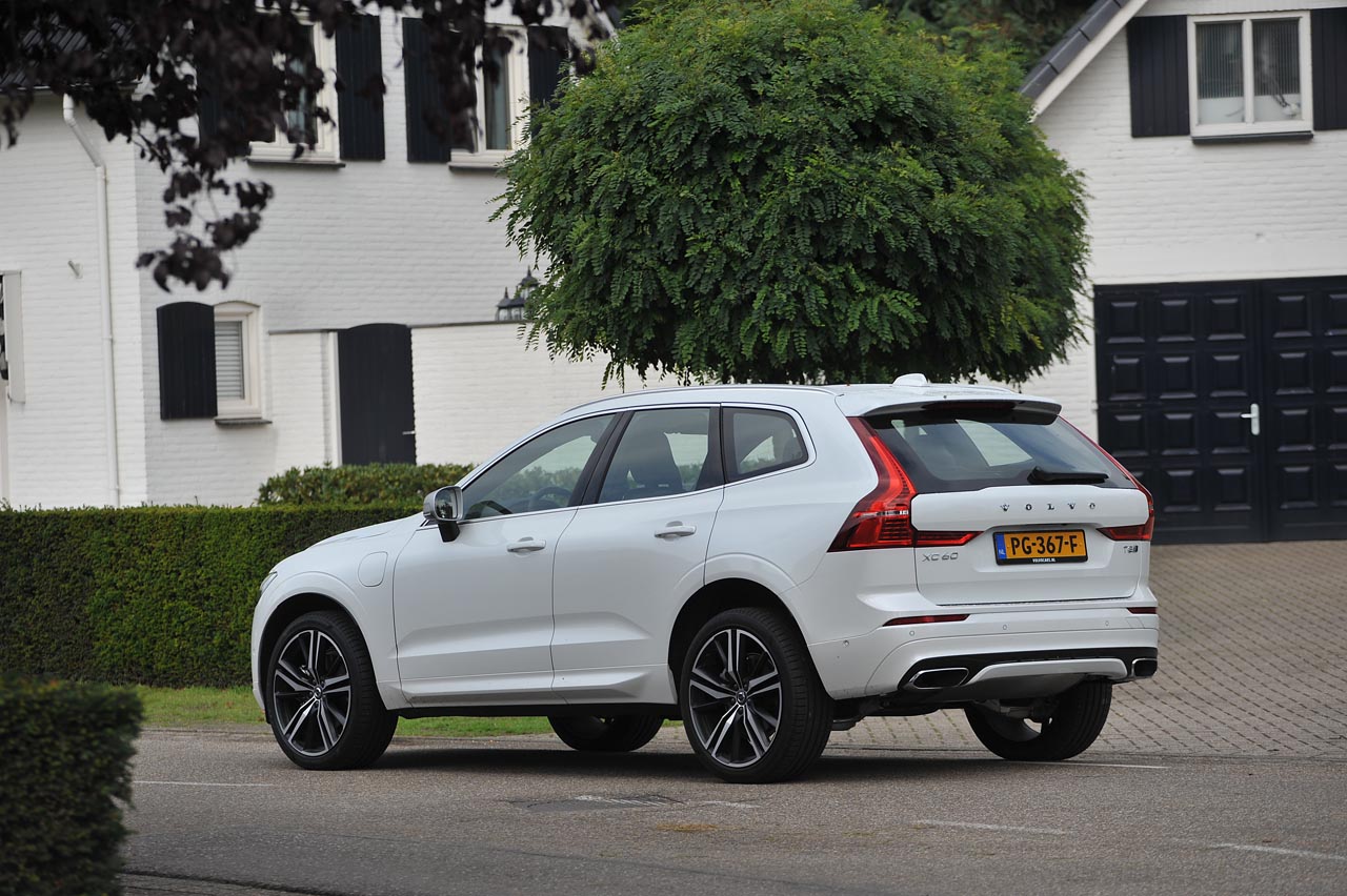 Volvo biedt met de nieuwe XC60 dezelfde voorzieningen als de grote XC90. De topversie is de T8 die met zijn benzine/elektrische aandrijflijn ook volledig elektrisch kan rijden.