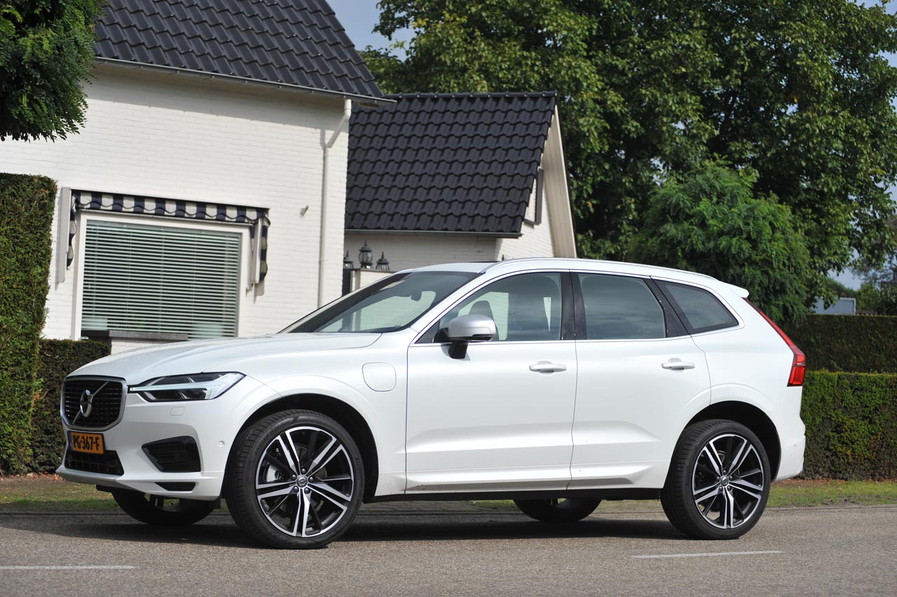 Volvo biedt met de nieuwe XC60 dezelfde voorzieningen als de grote XC90. De topversie is de T8 die met zijn benzine/elektrische aandrijflijn ook volledig elektrisch kan rijden.