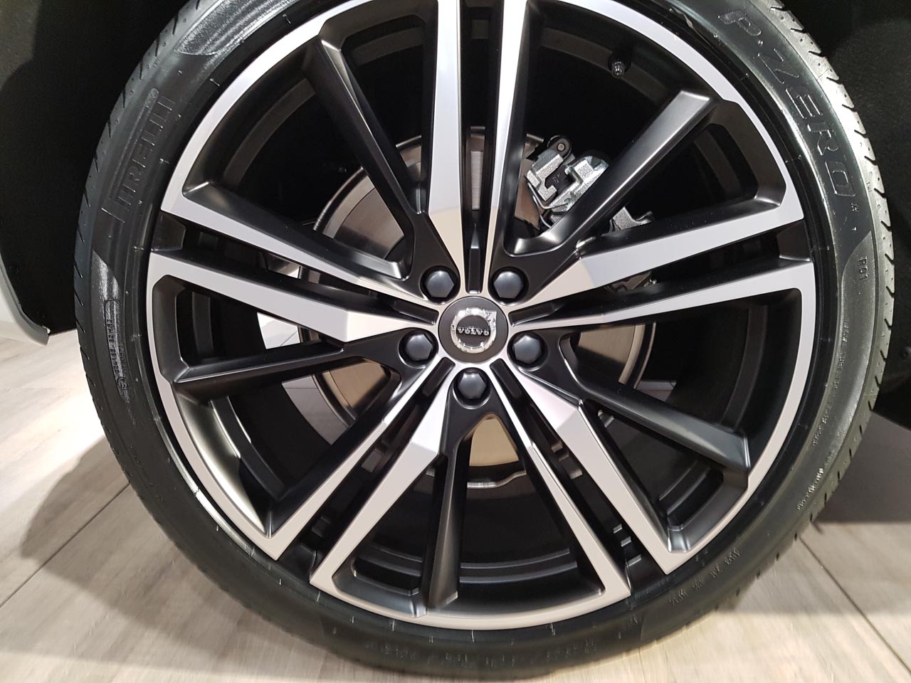 Volvo lanceert in september de tweede generatie XC60. AutoVandaag mocht er al even aan proeven, stilstaand.